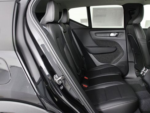 New 2026 Volvo XC40 B4 Core image 11