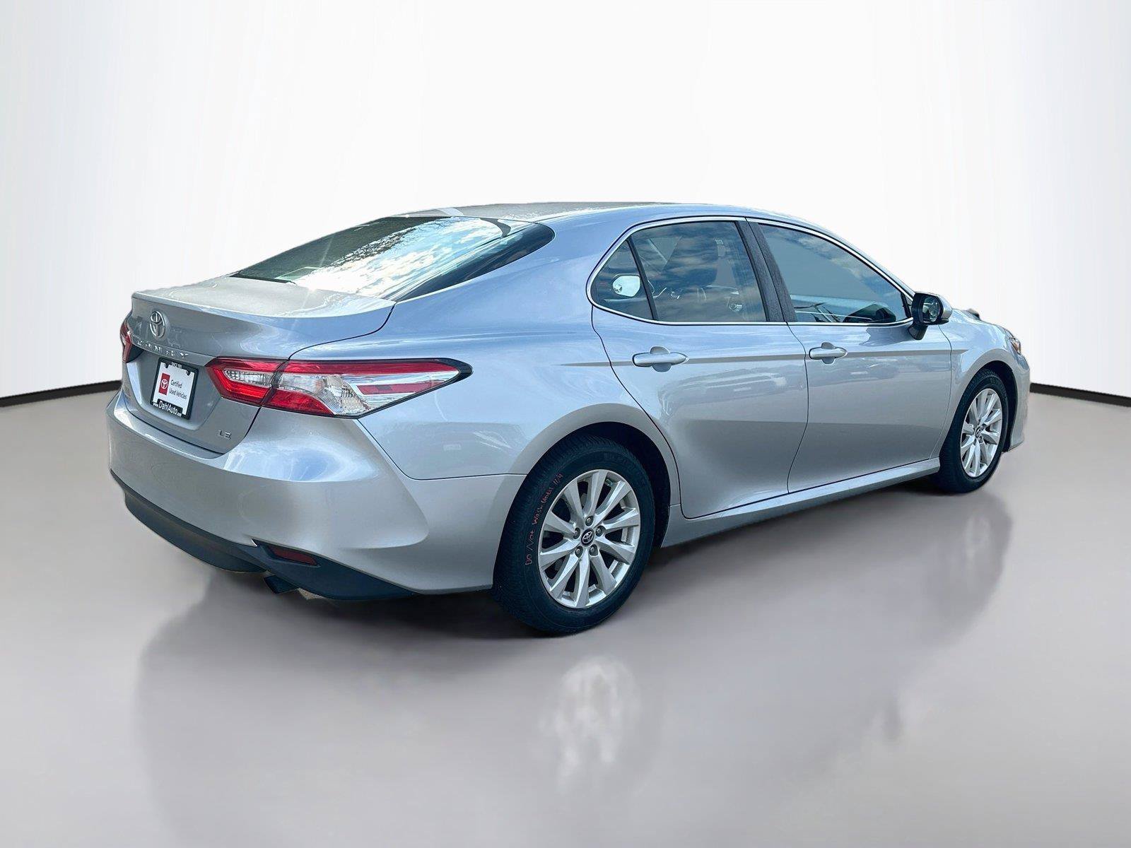 Used 2018 Toyota Camry LE FWD image 13