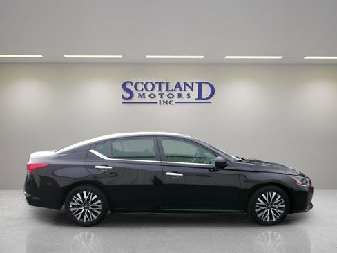 Used 2025 Nissan Altima 2.5 SV FWD image 5