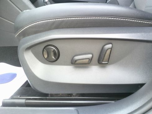 Used 2022 Volkswagen Taos SE w/ IQ.Drive SE Package AWD/4WD image 19