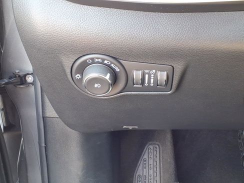 Used 2022 Jeep Compass Latitude AWD/4WD image 19