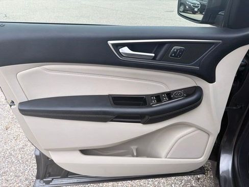 Used 2017 Ford Edge Titanium w/ Technology Package AWD/4WD image 11