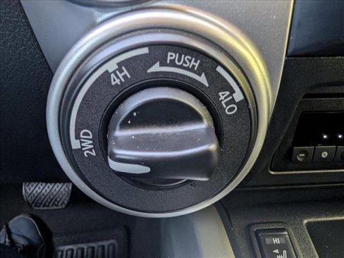 Used 2021 Nissan Titan SV w/ SV Convenience Package AWD/4WD image 30