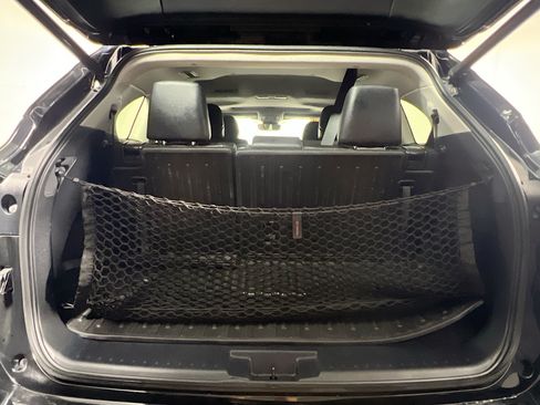 Used 2020 Toyota Highlander XLE FWD image 33