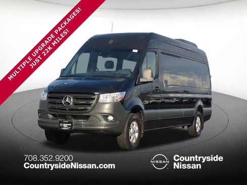 Used 2021 Mercedes-Benz Sprinter 2500 image 1