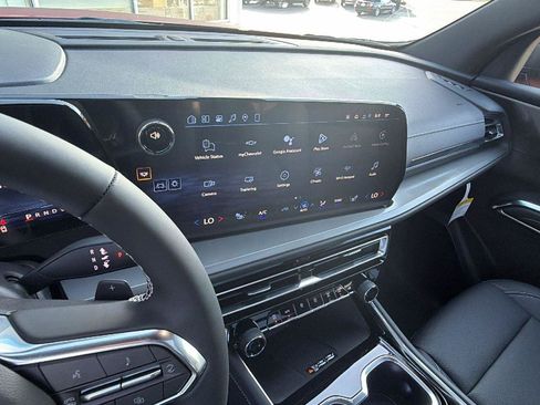 New 2026 Chevrolet Traverse LT w/ Sun and Wheel Package FWD image 17