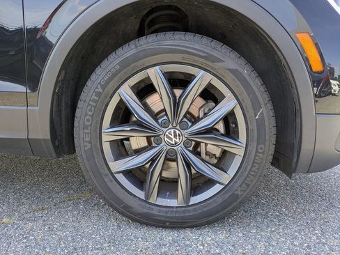 Used 2022 Volkswagen Tiguan SE w/ Panoramic Sunroof Package AWD/4WD image 12