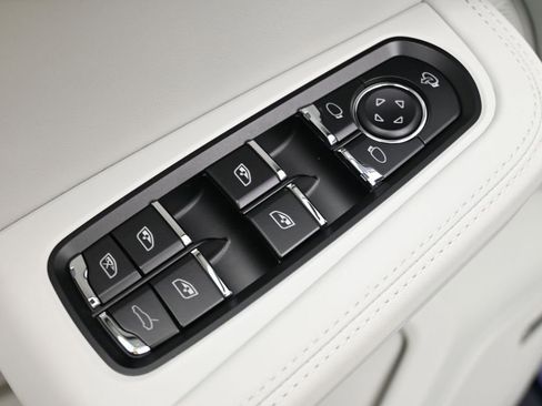 Used 2026 Porsche Macan S image 19