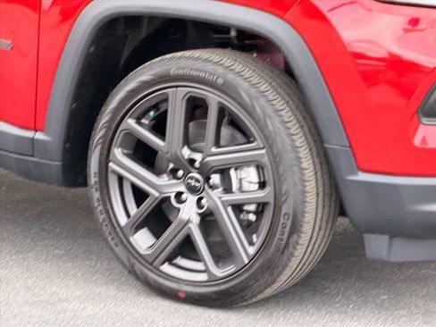 New 2026 Jeep Compass Latitude image 17