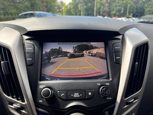 Used 2017 Hyundai Veloster FWD image 16