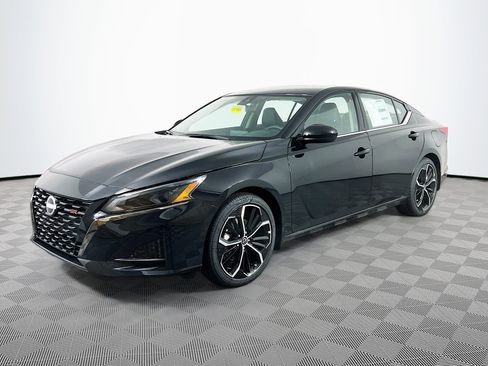 New 2025 Nissan Altima 2.5 SR image 2