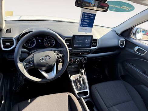 Certified 2022 Hyundai Venue SE image 15