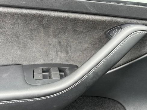 Used 2023 Tesla Model Y Performance AWD/4WD image 18