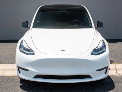 Used 2024 Tesla Model Y Long Range RWD image 4