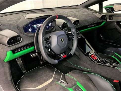 Used 2023 Lamborghini Huracan Tecnica image 7