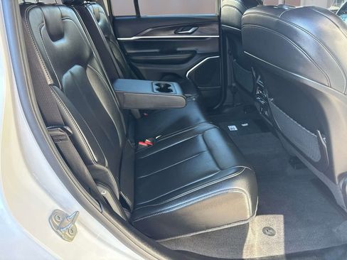 Used 2022 Jeep Grand Cherokee Limited image 14