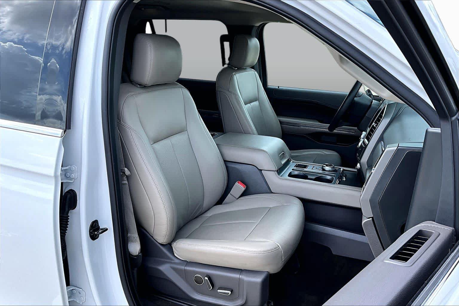 Used 2019 Ford Expedition XLT w/ Equipment Group 202A RWD image 9