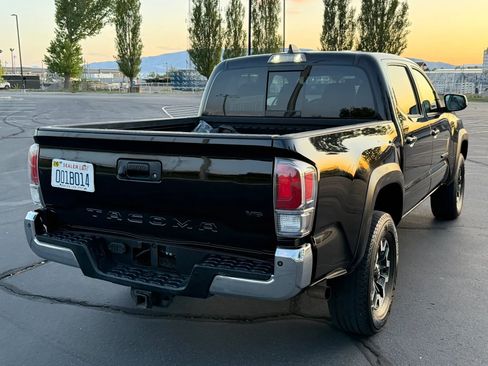 Used 2021 Toyota Tacoma TRD Off-Road w/ Technology Package AWD/4WD image 8