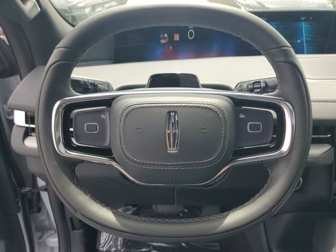 New 2026 Lincoln Navigator Reserve AWD/4WD image 16