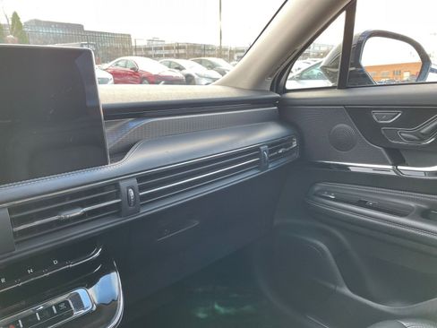 Used 2024 Lincoln Corsair Reserve image 36