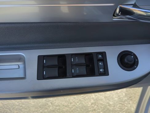 Used 2008 Chrysler Sebring Touring image 9