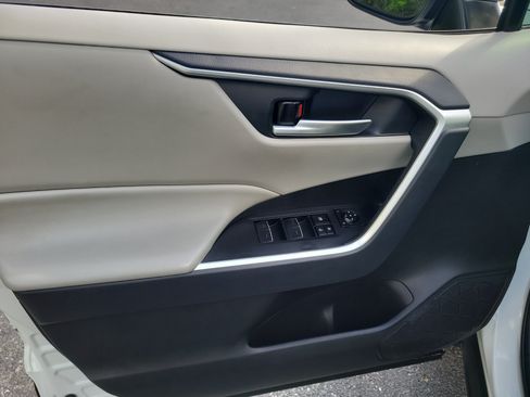 Used 2024 Toyota RAV4 XLE w/ Convenience Package FWD image 18