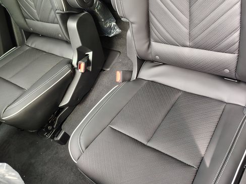 New 2026 Cadillac Vistiq Platinum w/ LPO, Floor Liner Package image 27