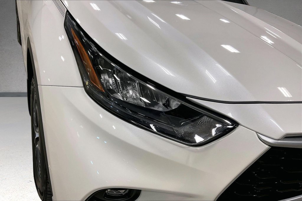 Used 2020 Toyota Highlander XLE AWD/4WD image 34