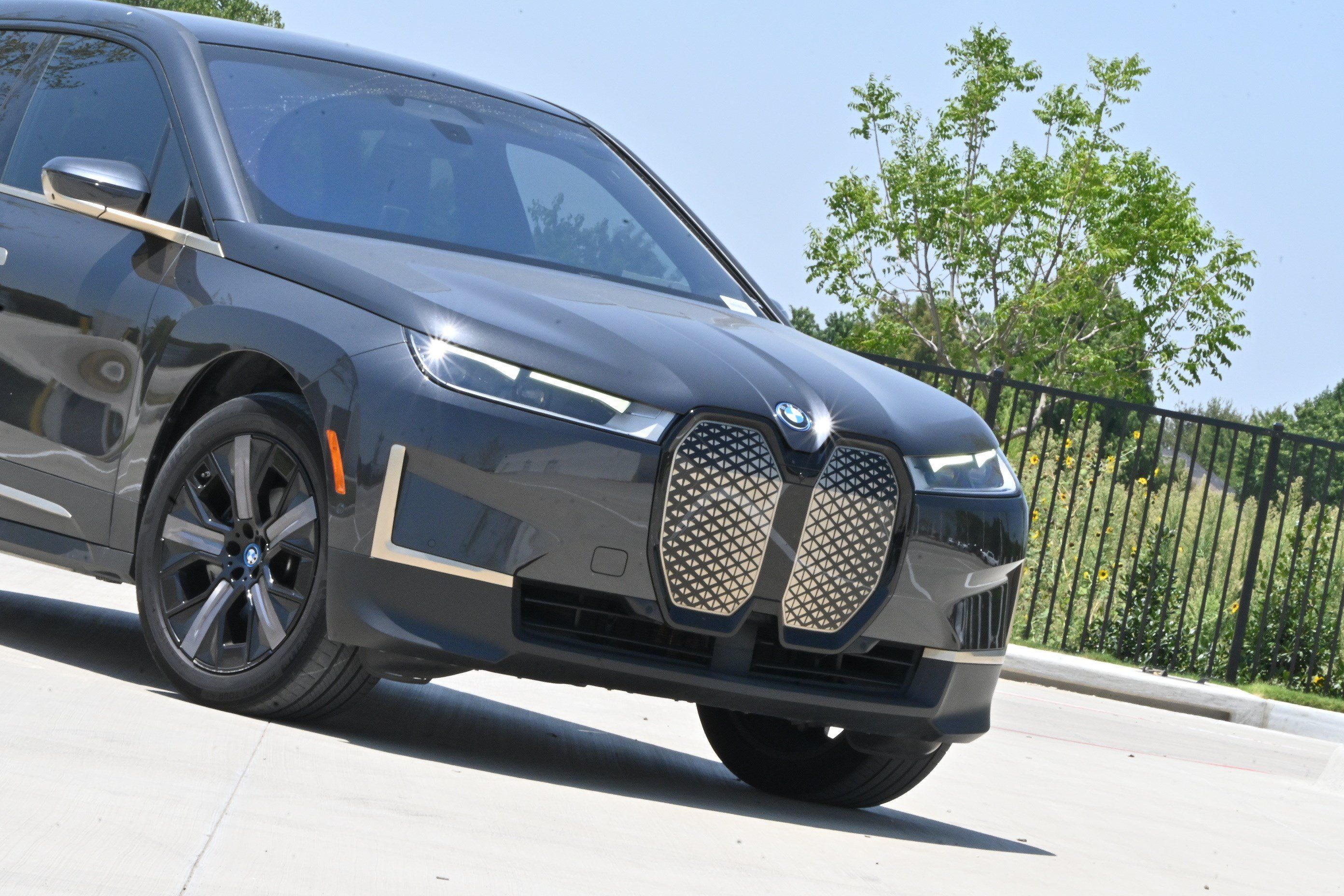 Certified 2024 BMW iX xDrive50 w/ Premium Package AWD/4WD image 39
