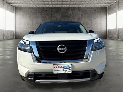 Used 2024 Nissan Pathfinder Platinum AWD/4WD image 2