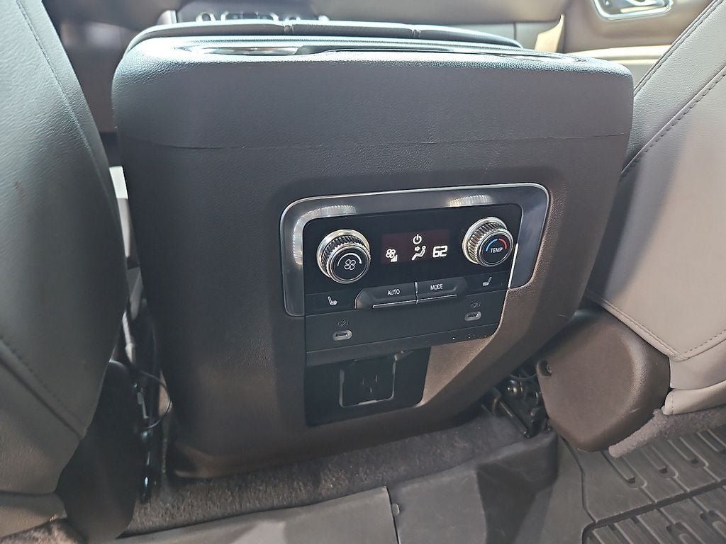 Used 2022 GMC Yukon SLT w/ SLT Luxury Package AWD/4WD image 19