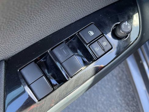 Used 2022 Toyota Prius LE FWD image 15