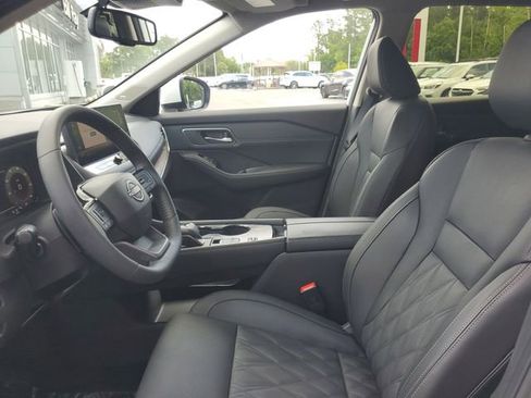 Used 2025 Nissan Rogue Platinum FWD image 16