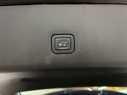 Used 2020 Chevrolet Traverse Premier w/ LPO, Floor Liner Package FWD image 10