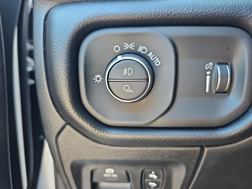 Used 2022 RAM 1500 Big Horn AWD/4WD image 35