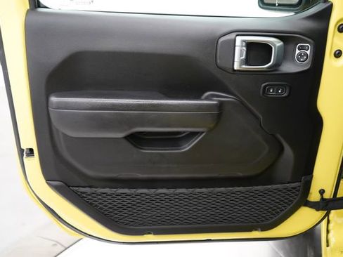 Used 2023 Jeep Wrangler Sport AWD/4WD image 9