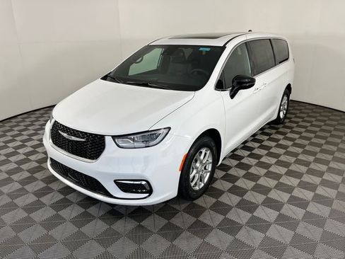 New 2026 Chrysler Pacifica Select image 2