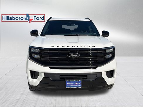 New 2026 Ford Expedition Platinum w/ Stealth Appearance Package AWD/4WD image 2