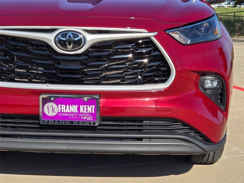 Used 2023 Toyota Highlander LE FWD image 6