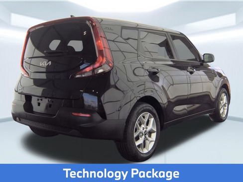 Used 2022 Kia Soul LX w/ Technology Package image 2