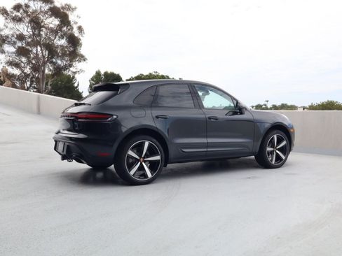 Certified 2026 Porsche Macan AWD/4WD image 8