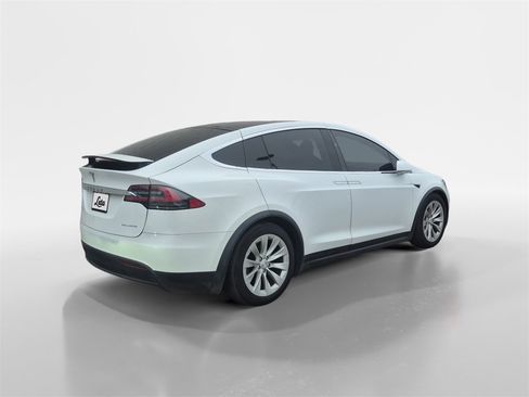 Used 2020 Tesla Model X Long Range image 4