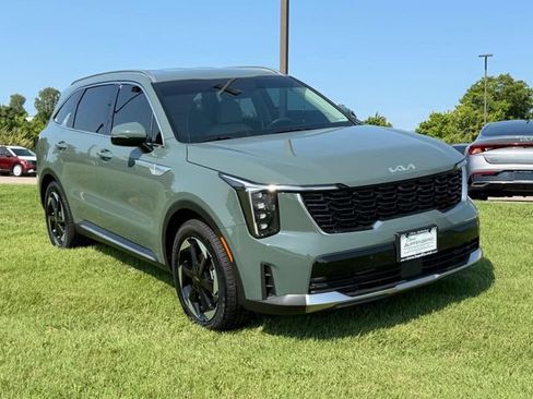 Certified 2025 Kia Sorento EX AWD/4WD image 1