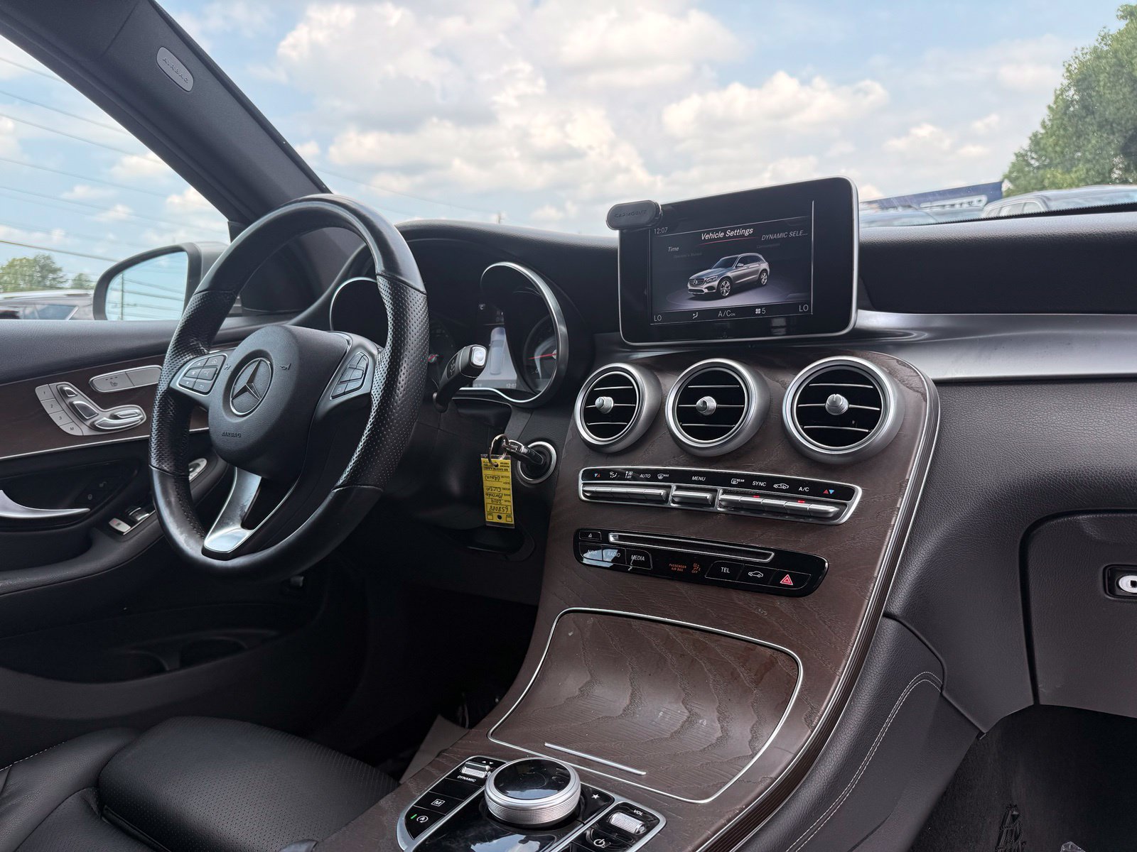 Used 2019 Mercedes-Benz GLC 300 4MATIC w/ Premium Package image 34