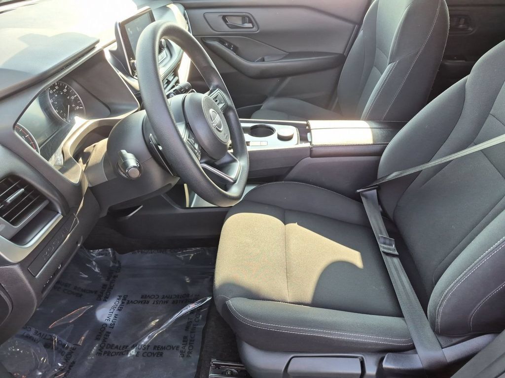 Used 2024 Nissan Rogue S AWD/4WD image 15