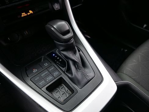 Used 2023 Toyota RAV4 XLE AWD/4WD image 21