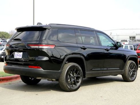 New 2025 Jeep Grand Cherokee L Laredo image 5