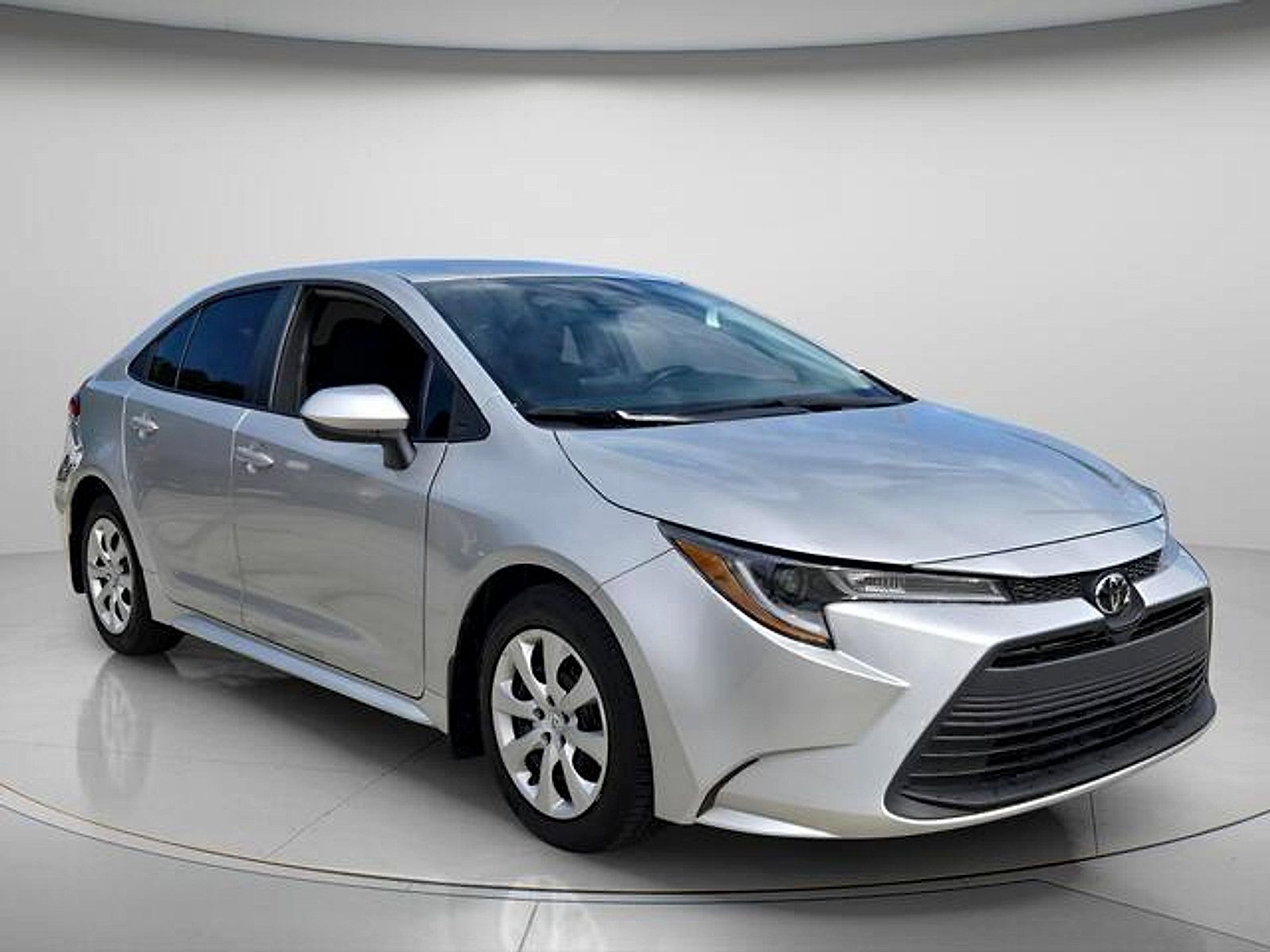 Used 2026 Toyota Corolla LE FWD image 9