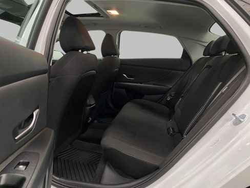 Certified 2025 Hyundai Elantra SEL image 29