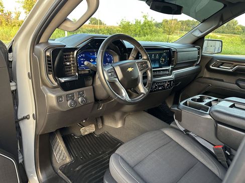 Used 2024 Chevrolet Silverado 1500 LT AWD/4WD image 17
